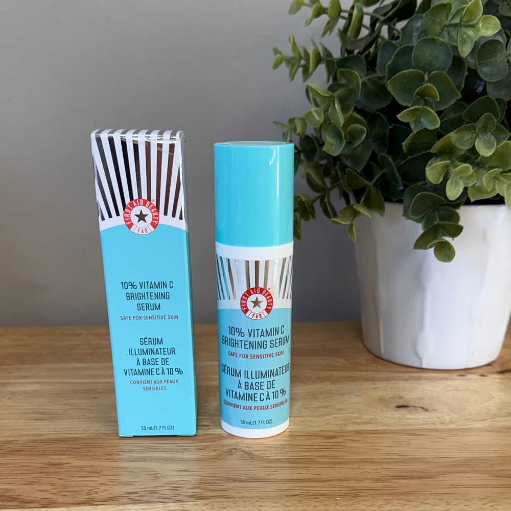First Aid Beauty - 10% Vitamin C Brightening Serum - new in box